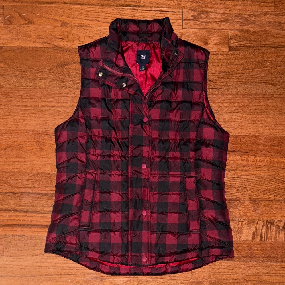 GAP Red and Black Checkered Puffer Vest Size Small